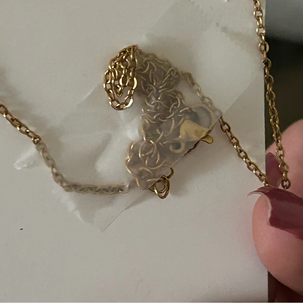 Gold and Red Clover Pendant Necklace - Picture 10 of 12